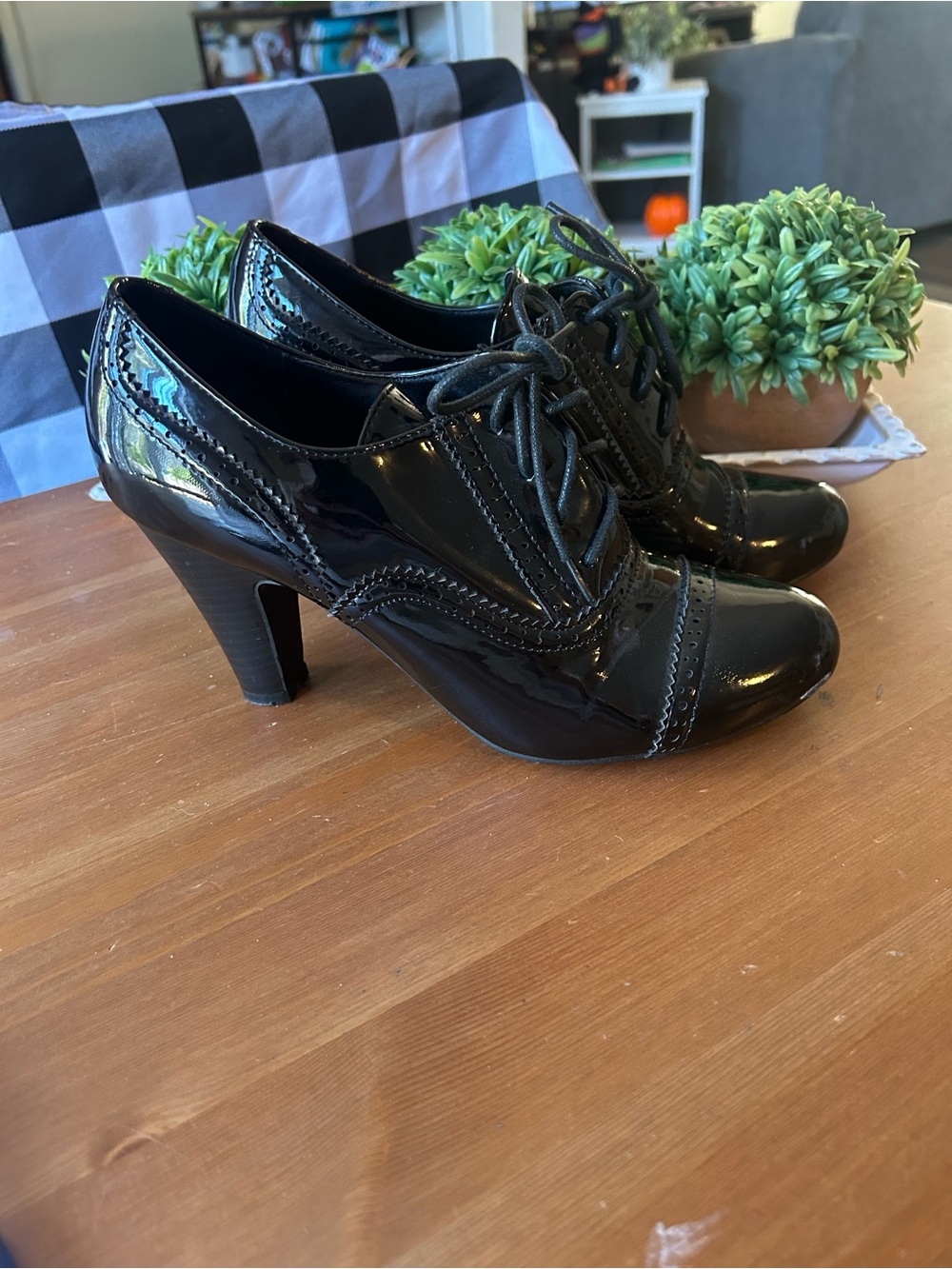 Shubox Black Shiny Oxford Heels Size 7